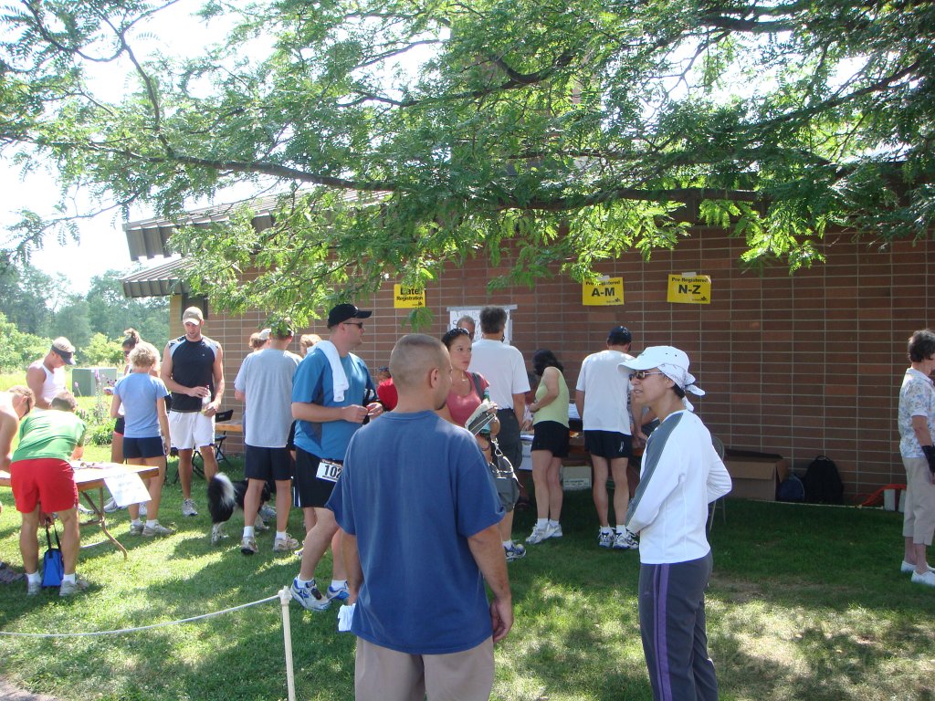 Northville Classic 8k 2008-07 0020.JPG - Bib pick up lines start here.